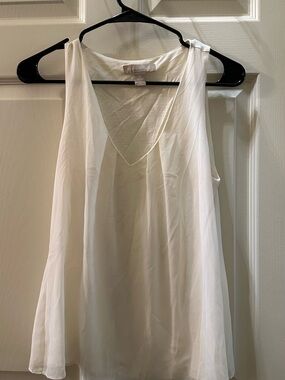 Banana Republic Cream V-Neck Sleeveless Top